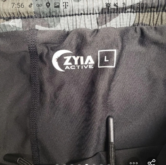 Sold! Men's Camo Active Zyia short - Picture 4 of 4